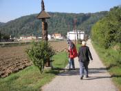 Wanderroute auf dem Skulpturenwanderweg mit der Skulptur - Der Knig der Grasschlangen 