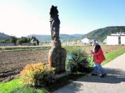 Wanderroute auf dem Skulpturenwanderweg mit der Skulptur - Die wunderbare Flte 