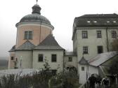  Rckansicht der Wallfahrtkirche und des Pfarrhofes 