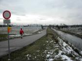 Wanderweg entlang des Mühlbachs beim Parkplatz der NV-Arena 