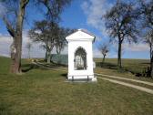  schöne kleine Kapelle beim Gehöft 