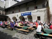  Wanderer im prächtigem Teisenhoferhof 