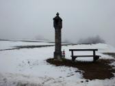 altes Wegkreuz (Tabernakelbildstock) an der Straenkreuzung 