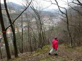  bergab auf einem Wanderweg nach Weiten 