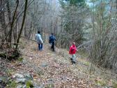  bergab auf einem Wanderweg nach Weiten 