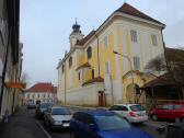 Augustinerkirche des ehemaligen Augustinereremitenklosters von der Laaer Staße aus gesehen