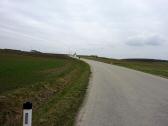  Wanderroute auf der Strae zum Sportplatz 