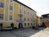  Blick zum Pfarrhof 