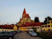 Die Wehrkirche Mariae Himmelfahrt gilt als eine der bedeutendsten Kirchenfestungen in Niedersterreich
