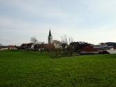  Blick zur Pfarrkirche hl. Josef in Weinzierl am Walde 