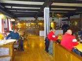 Marathonis bei der Mittagsrast im Gasthof Plzer in Eibenstein 