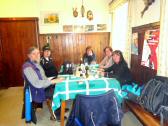 Marathonis bei der Mittagsrast im Gasthof Plzer in Eibenstein 