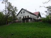  Blick zum Anninger Schutzhaus 