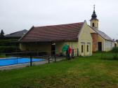 Blick zur ehemaligen Michaelskirche in Mold und zum Gebude mit der 2. K+L