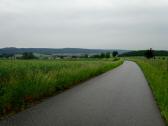  Blick auf die Wanderstrecke entlang der B4 