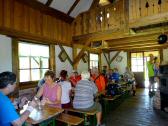  Wanderer im Dorfhaus 