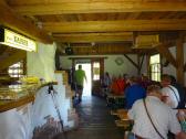  Wanderer im Dorfhaus 