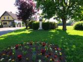 schner Platz mit Bildstockan der Flurstrae - Drnbacher-Strae 