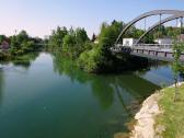 der Blick von der Bogenbrcke zum Zusammenfluss der Groen und Kleinen Erlauf