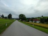 Blick auf die Wanderroute auf der L6141 