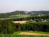  schner Fernblick zur Burg Clam 