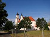 nochmals der Blick zur Wallfahrtskirche Basilika Maria Dreieichen 