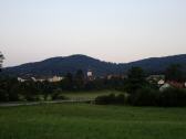  Fernblick zur Kath. Pfarrkirche hl. Lorenz in Ysper 