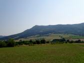 schner Fernblick zum Ostrong mit seiner hchsten Erhebung, dem Peilstein 