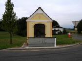  schne Kapelle an der Straenkreuzung der L6046 