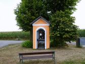 schne kleine Kapelle bei der Wegkreuzung Unteroed 