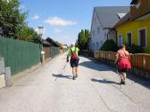 Marathonis in der "Einzeile" kurz vor der K+L 