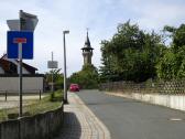 Blick zum neugotischen errichteten 25 m hohen Aussichtsturm,  umgangssprachlich: (Bleistift) genannt