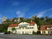  der Blick zur Burgruine Weitenegg 
