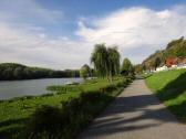 Wanderweg entlang des Altarms und der Donaustrae in Weitenegg