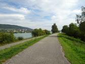  Blick auf die Wanderroute - Treppelweg flussabwrts 