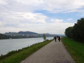  Blick auf die Wanderroute - Treppelweg flussabwrts 