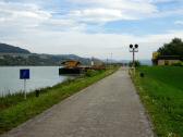  Blick auf die Wanderroute - Treppelweg flussabwrts 