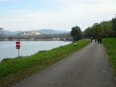  Blick auf die Wanderroute - Treppelweg flussabwrts 