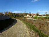 Wanderroute entlang der Hochwasserschutzmauer und Kamp