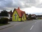  Blick zur neuen Dorfkapelle von Haid 