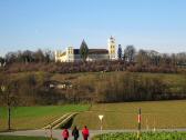 Blick auf die Wanderstrecke Richtung Tillysburg - Bild gezoomt