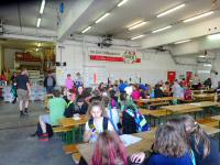  Wanderer und Schüler im Start-/Zielraum 