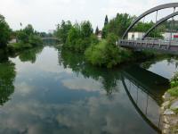 der Blick von der Bogenbrücke zum Zusammenfluss der Großen und Kleinen Erlauf