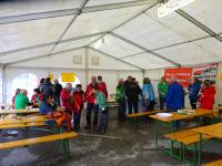  Wanderer und Marathonis im Ziel 
