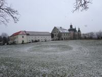 Blick zur Pfarr- und Wallfahrtskirche Christkindl 