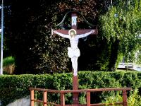  Blick zu einem Wegkreuz in Göttsbach 