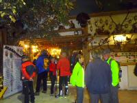  Marathonis warten auf den Start 