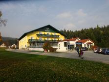 Blick zur Cafe-Pension Kristall in Hirschenwies - 1.K+L 