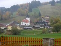 Blick zur Kath. Pfarrkirche hl. Wenzel in Harmanschlag 