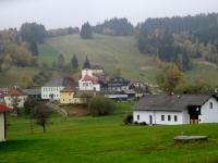 nochmals der schöne Blick zur Pfarrkirche Harmanschlag 